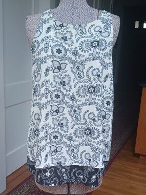 Sleeveless black-and-white  floral blouse